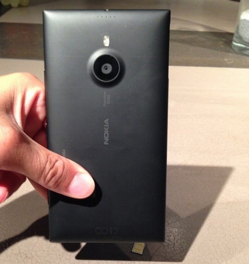 �Z����Lumia1520����(g��)�Ա��o(h��)�����D�ع� 